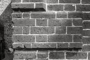 Graffiti on quoins